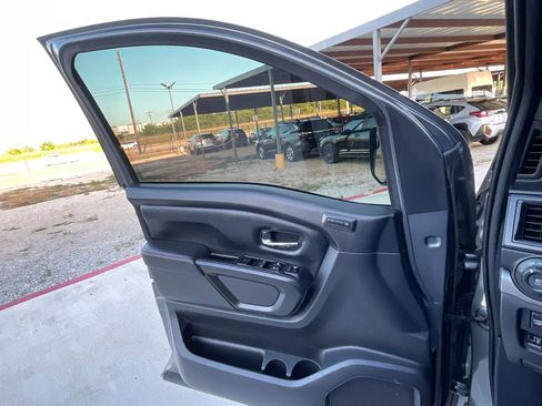 Used 2021 Nissan Titan PRO-4X w/ Pro-4x Convenience Package AWD/4WD image 35