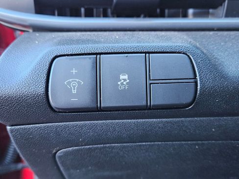 Used 2025 Hyundai Elantra SEL image 17