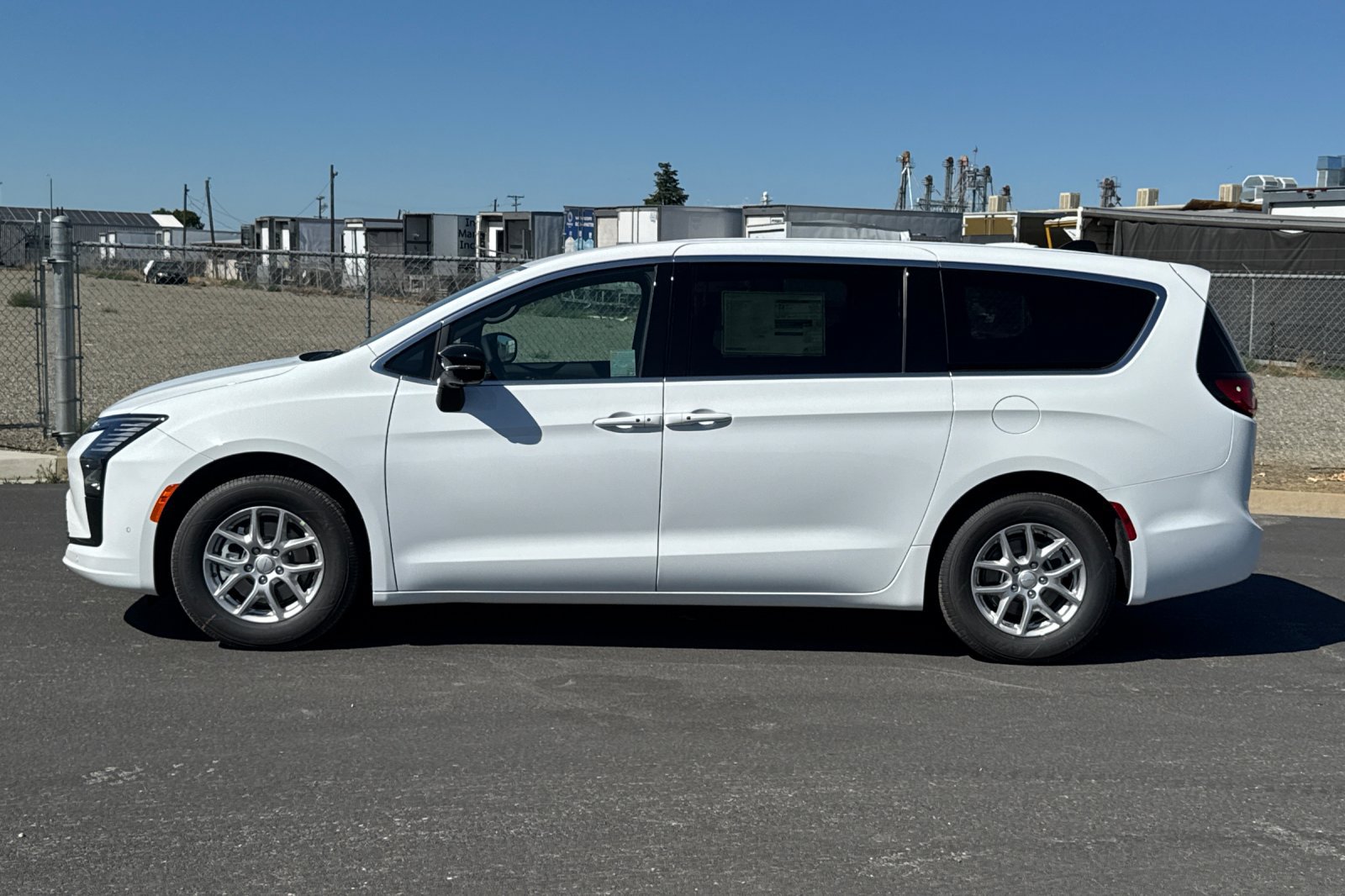 New 2027 Chrysler Pacifica Select FWD image 6