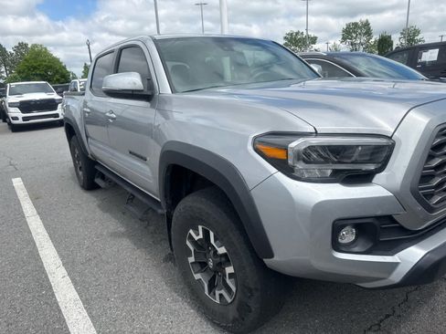 Used 2023 Toyota Tacoma TRD Off-Road w/ TRD Premium Off Road Package AWD/4WD image 2