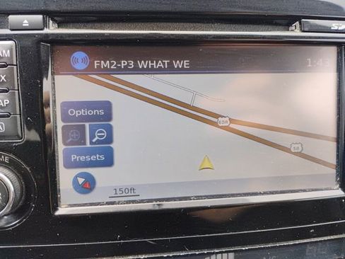 Used 2017 Nissan Rogue SV w/ SV Premium Package image 13