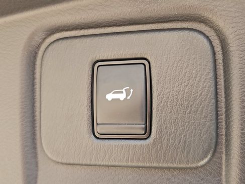 Used 2020 Nissan Murano SL w/ Moonroof Package FWD image 18