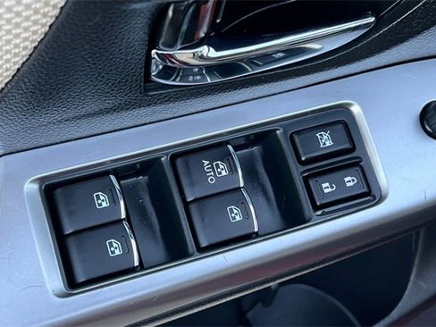 Used 2017 Subaru Crosstrek 2.0i Premium image 12