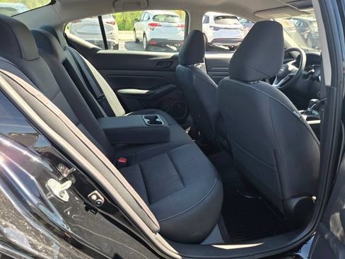 Used 2025 Nissan Altima 2.5 SV FWD image 19