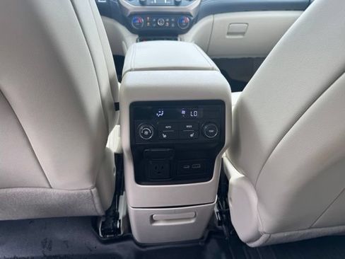 Used 2023 GMC Acadia Denali w/ Denali Ultimate Package AWD/4WD image 30