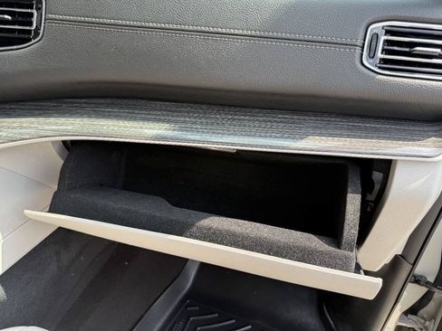 Used 2022 Jeep Wagoneer Series II AWD/4WD image 29