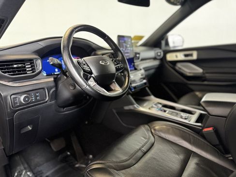 Used 2022 Ford Explorer Platinum image 11