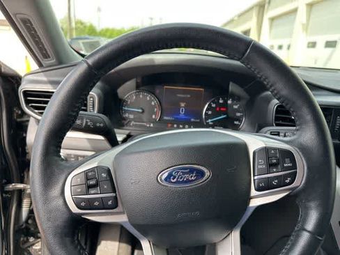 Used 2022 Ford Explorer XLT w/ Equipment Group 202A AWD/4WD image 11