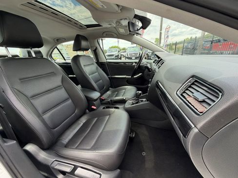 Used 2017 Volkswagen Jetta SEL FWD image 40