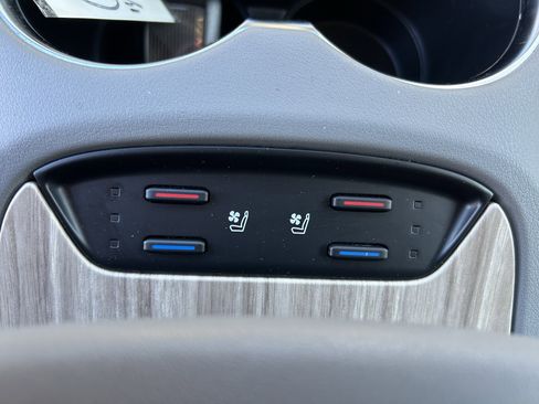 Certified 2022 Toyota Venza Limited w/ Advanced Technology Package image 32