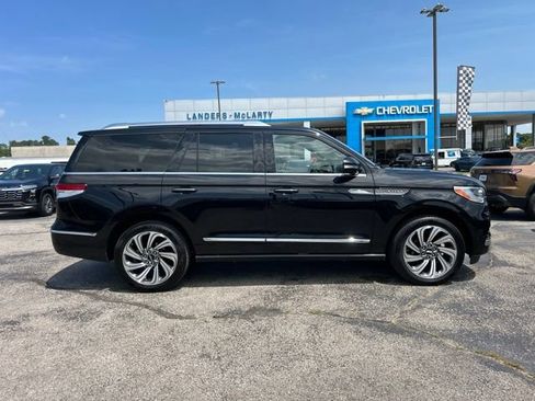 Used 2024 Lincoln Navigator Reserve AWD/4WD image 2