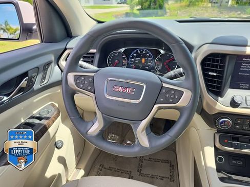 Certified 2023 GMC Acadia Denali w/ Denali Technology Package FWD image 17