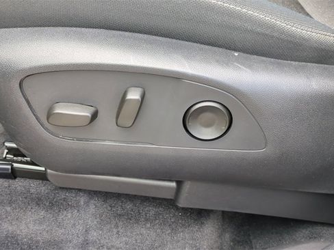 Used 2025 Chevrolet Traverse LT image 11