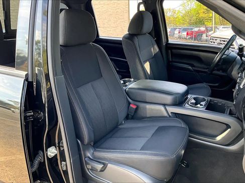 Used 2019 Nissan Titan SV w/ SV Convenience Package image 9