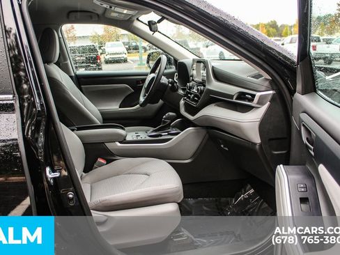 Used 2023 Toyota Highlander L image 22