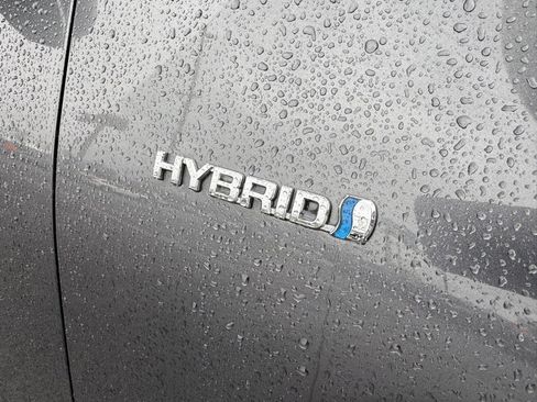 Used 2019 Toyota Prius L Eco w/ Carpet Mat Package image 13