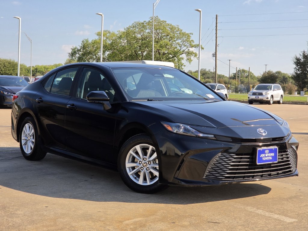 Used 2025 Toyota Camry LE FWD image 2