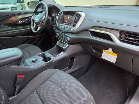 Used 2024 GMC Terrain SLE FWD image 11