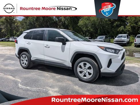Used 2021 Toyota RAV4 LE FWD image 1