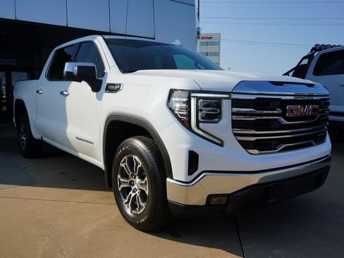Used 2025 GMC Sierra 1500 SLT RWD image 3