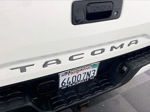 Used 2019 Toyota Tacoma TRD Off-Road w/ TRD Premium Off Road Package AWD/4WD image 32