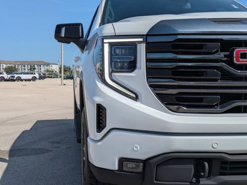 Used 2023 GMC Sierra 1500 AT4 w/ AT4 Premium Package AWD/4WD image 10