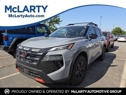 Used 2025 Nissan Rogue SV AWD/4WD image 1