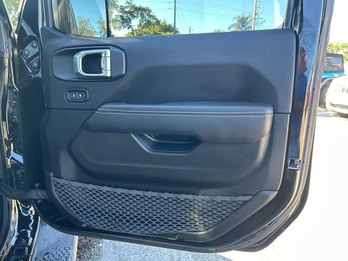 Certified 2022 Jeep Gladiator Overland w/ Popular Equipment Package image 27