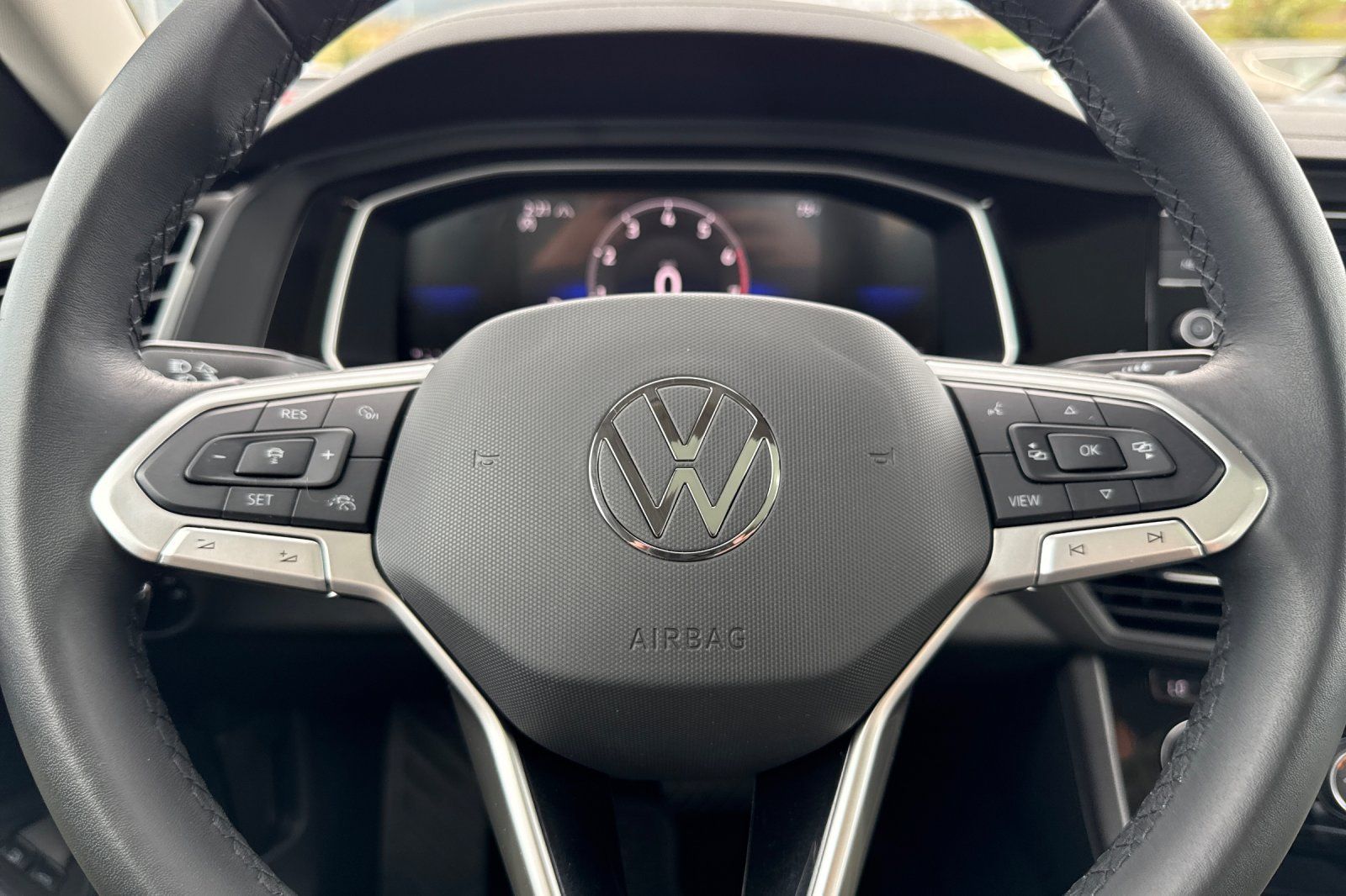 Used 2024 Volkswagen Jetta SE w/ Panoramic Sunroof Package FWD image 23