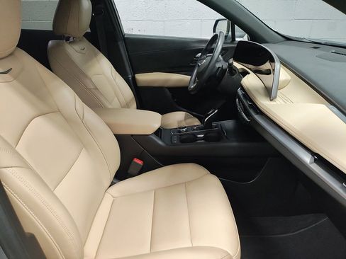Used 2024 Cadillac XT4 Premium Luxury image 7