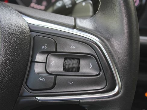 Used 2023 Buick Envision Essence FWD image 30