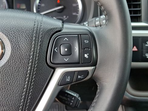 Certified 2019 Toyota Highlander XLE AWD/4WD image 27