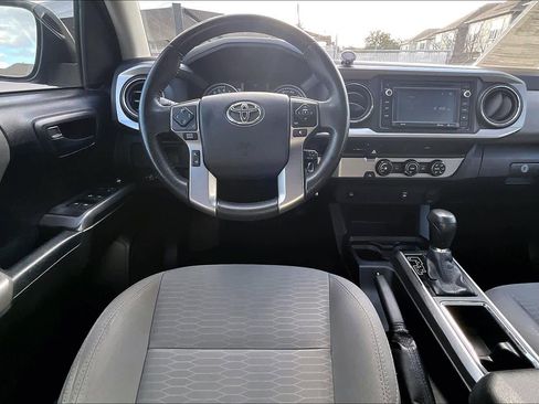 Used 2017 Toyota Tacoma SR5 w/ Tow Package image 5