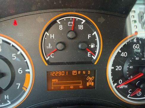 Used 2009 Nissan Titan SE w/ SE Max Utility Pkg AWD/4WD image 21