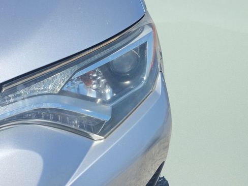 Used 2018 Toyota RAV4 LE image 26