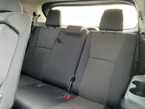 Used 2023 Toyota Highlander L image 28