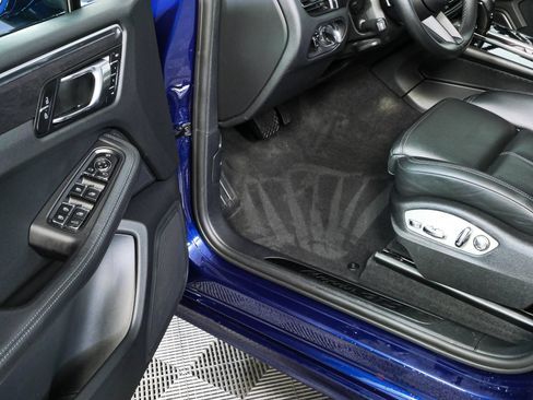 Certified 2022 Porsche Macan GTS AWD/4WD image 7