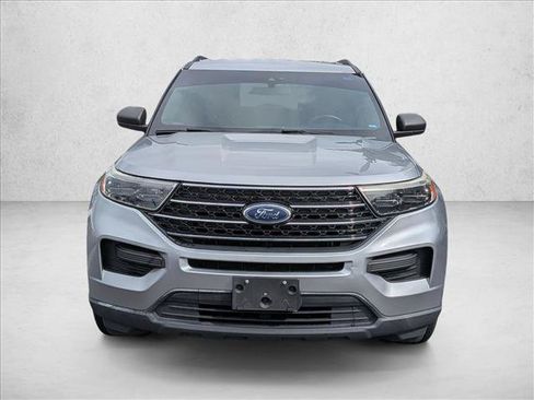 Used 2020 Ford Explorer XLT RWD image 3