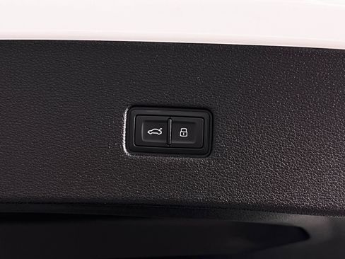 Certified 2024 Audi SQ8 Prestige image 38