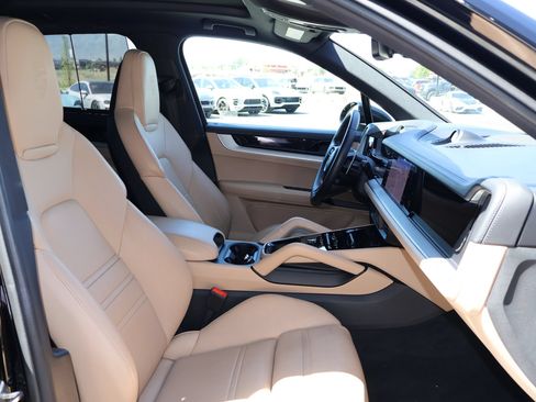 Certified 2024 Porsche Cayenne S AWD/4WD image 27