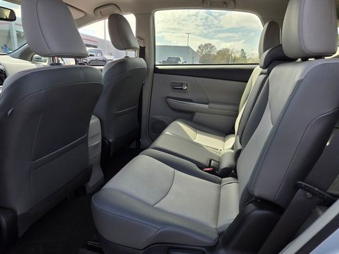 Used 2016 Toyota Prius V Four image 5