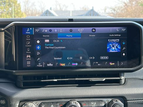 Used 2024 Jeep Wrangler Sahara image 21