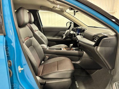 Used 2025 Nissan Kicks SR FWD image 22