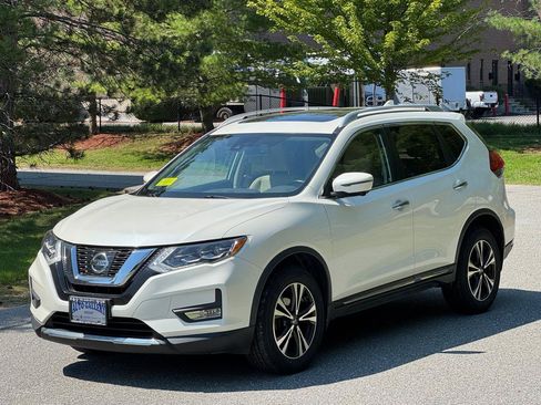 Used 2017 Nissan Rogue SL w/ SL Premium Package AWD/4WD image 3
