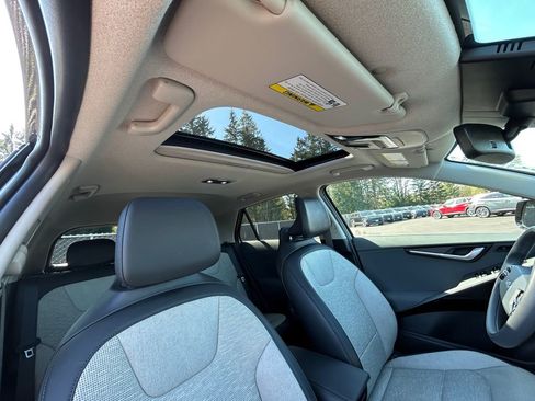 Used 2024 Kia Niro FWD image 28