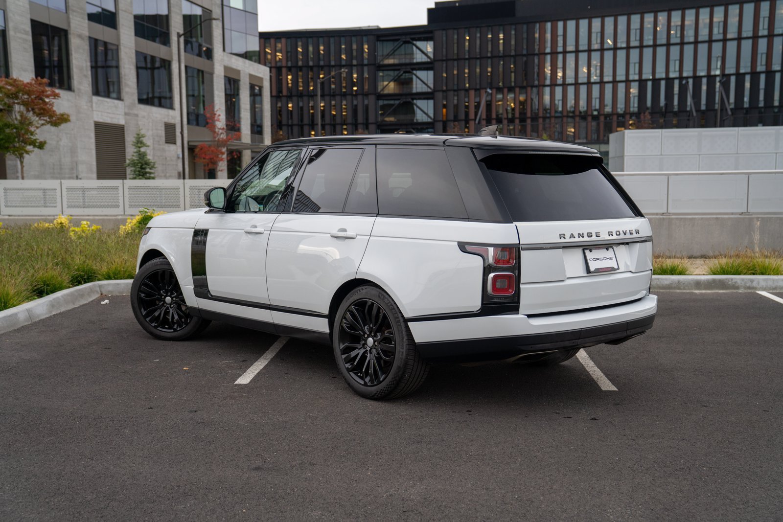 Used 2019 Land Rover Range Rover AWD/4WD image 3