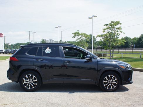 Used 2023 Toyota Corolla Cross AWD Hybrid image 19
