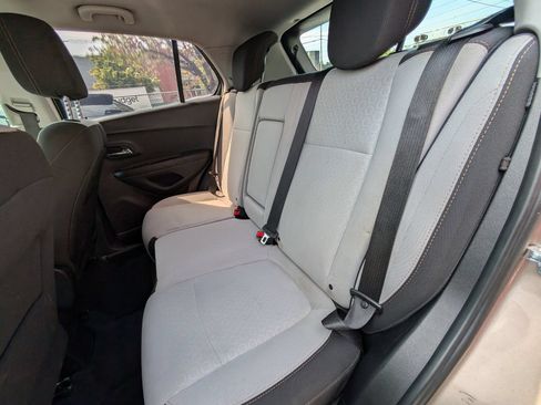 Used 2018 Chevrolet Trax LS FWD image 18