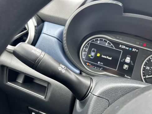 Used 2025 Nissan Versa SV w/ Trunk Package image 24