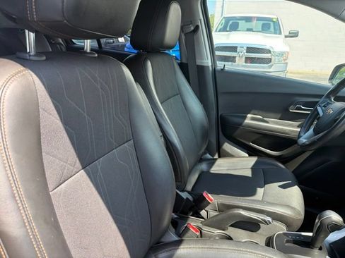 Used 2019 Chevrolet Trax LT w/ LT Convenience Package FWD image 22